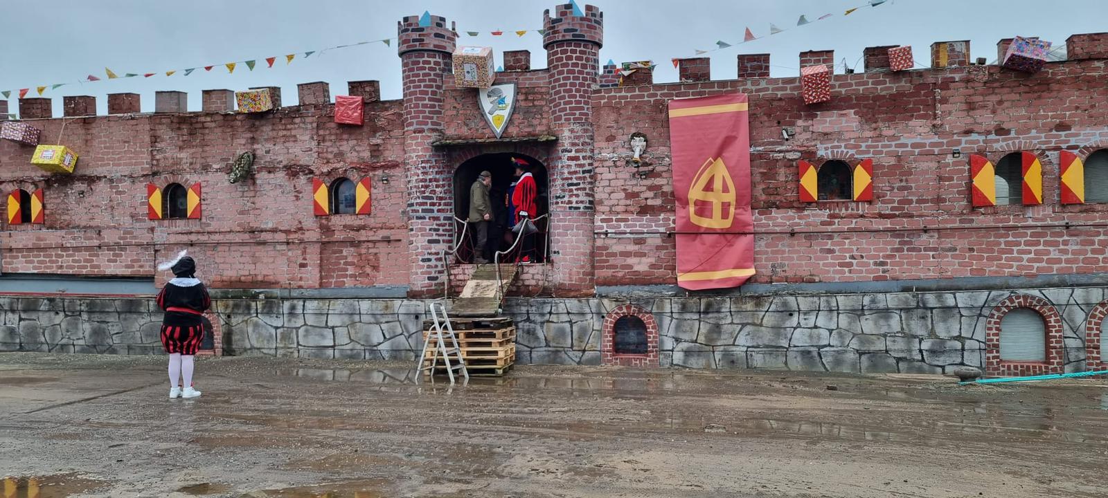 Intocht Sinterklaas Hattem 2023 Kasteelschip Museum Vlotburg Pakjesboot 15